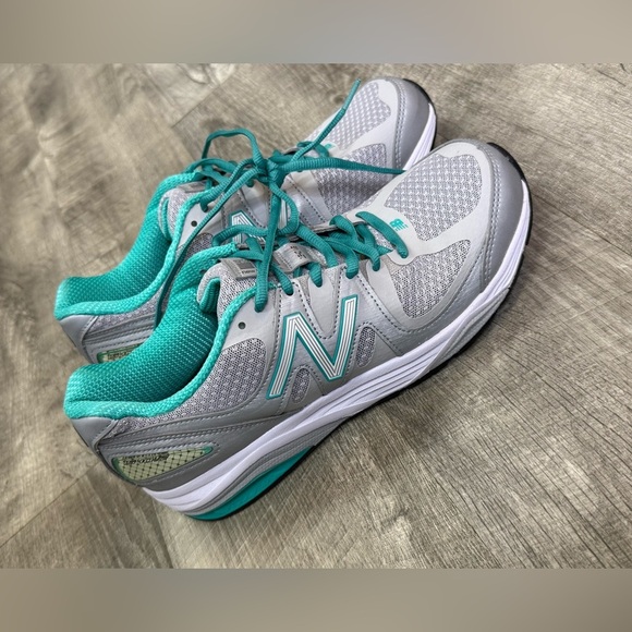 New Balance Women's Athletic Shoes in Gray and Teal Size 8 1/2 - Picture 4 of 5